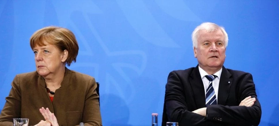 Κλείνει το ρήγμα Μέρκελ και Ζεεχόφερ – Τι προβλέπει ο πιθανός συμβιβασμός